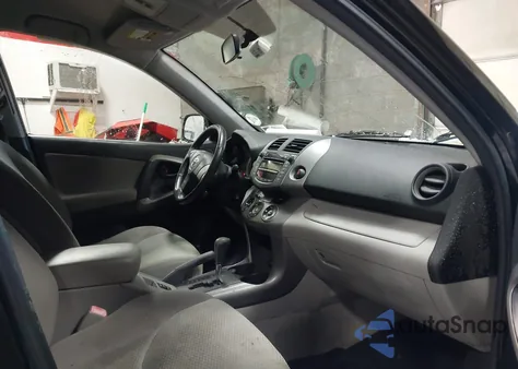 2006 Toyota Rav4 Limited z USA, uszkodzony, nr VIN JTMBD31VX65042132